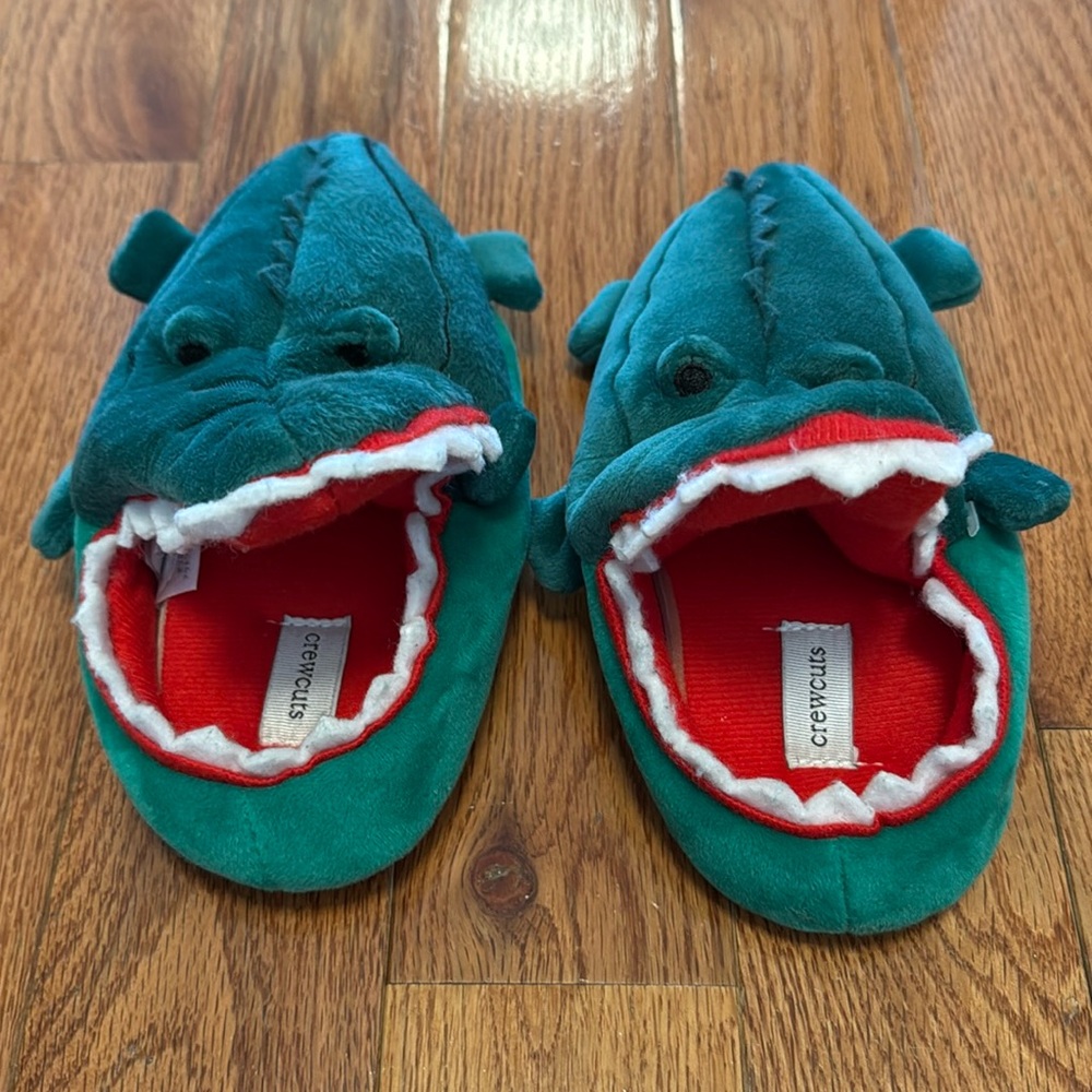 Crewcuts alligator slippers 🐊